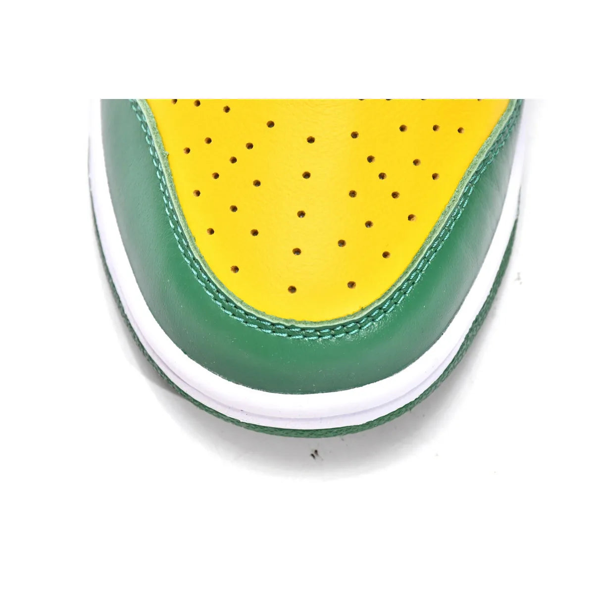 Supreme x Nike SB Dunk 'Low Brazil'